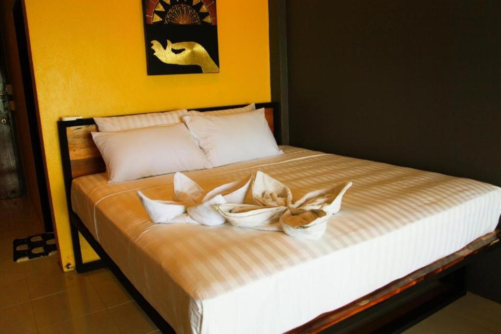 Pond'S Hostel Koh Tao Exterior photo